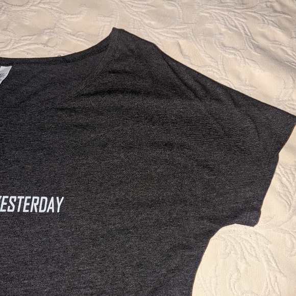 Better then yesterday Logo drapy Tshirt - Picture 3 of 4